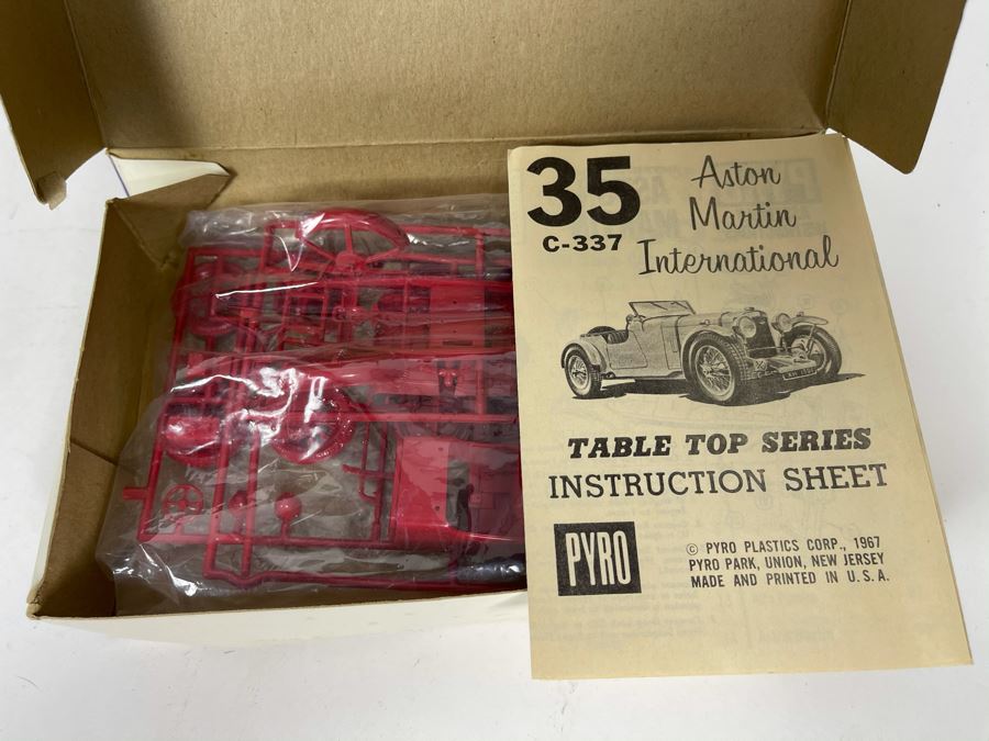 Pyro Aston Martin Internation Car Model Kit 1967 [Photo 6]