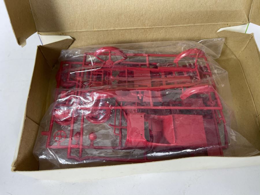 Pyro Aston Martin Internation Car Model Kit 1967 [Photo 8]