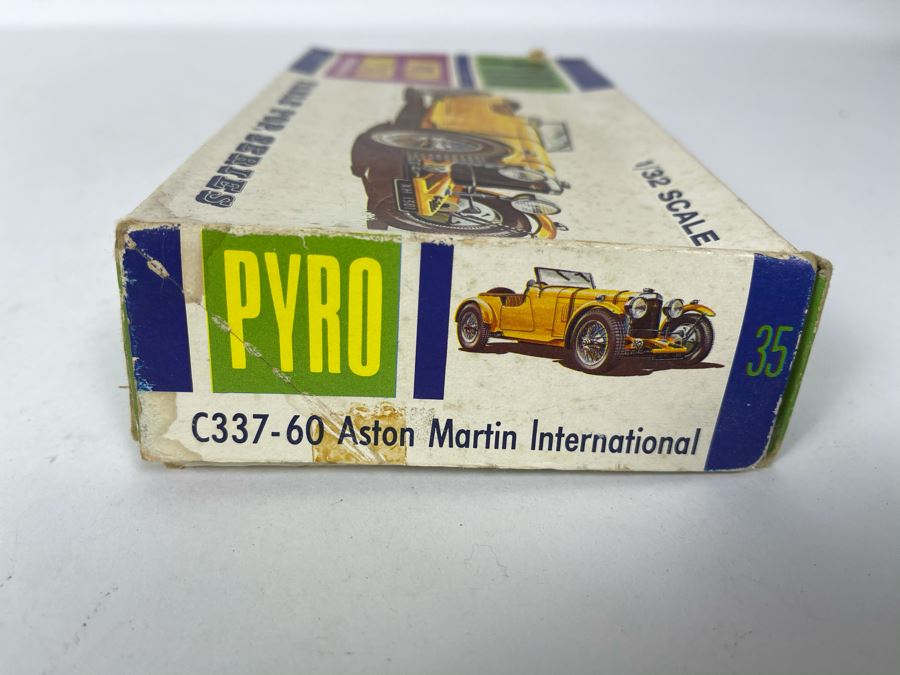 Pyro Aston Martin Internation Car Model Kit 1967 [Photo 3]