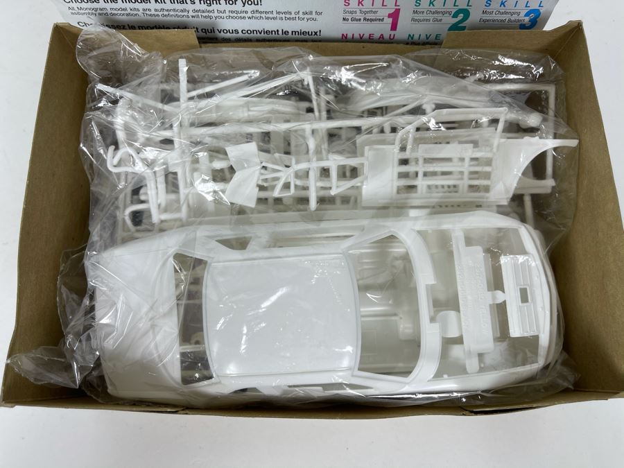 Monogram #10 Purolator Lumina Car Model Kit 1991 [Photo 7]