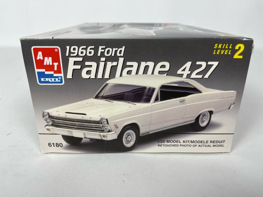 AMT Ertl 1966 Ford Fairlane 427 Car Model Kit 1993 [Photo 3]