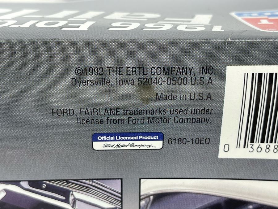 AMT Ertl 1966 Ford Fairlane 427 Car Model Kit 1993 [Photo 5]