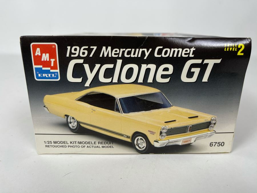 AMT Ertl 1967 Mercury Comet Cyclone GT Car Model Kit 1993 [Photo 3]
