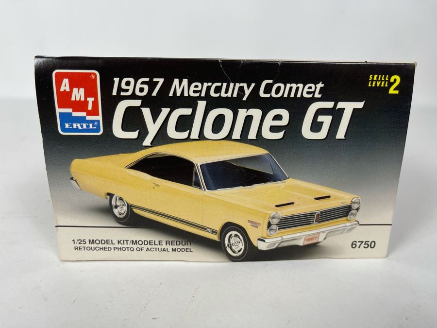 AMT Ertl 1967 Mercury Comet Cyclone GT Car Model Kit 1993 [Photo 6]