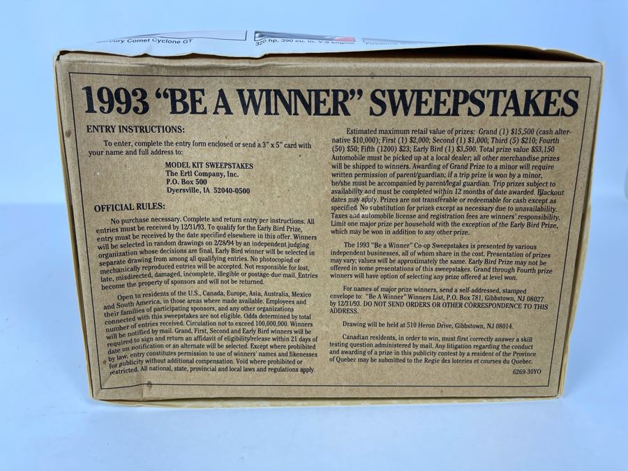 AMT Ertl 1967 Mercury Comet Cyclone GT Car Model Kit 1993 [Photo 7]