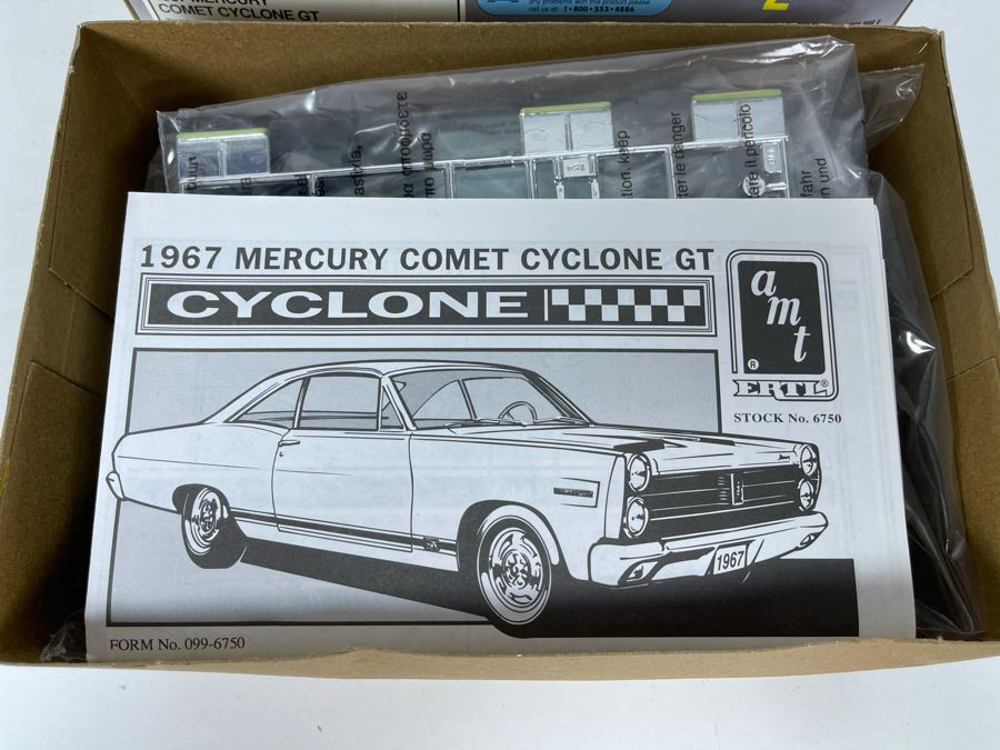 AMT Ertl 1967 Mercury Comet Cyclone GT Car Model Kit 1993 [Photo 8]