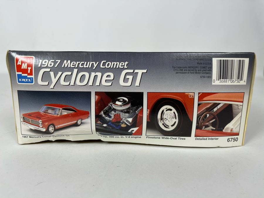 AMT Ertl 1967 Mercury Comet Cyclone GT Car Model Kit 1993 [Photo 4]
