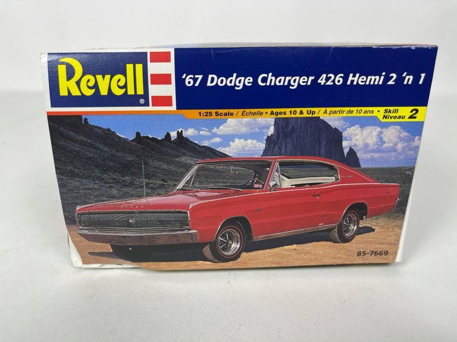 Revell 1967 Dodge Charger 426 Hemi 2 'N 1 Car Model Kit 2000 [Photo 6]