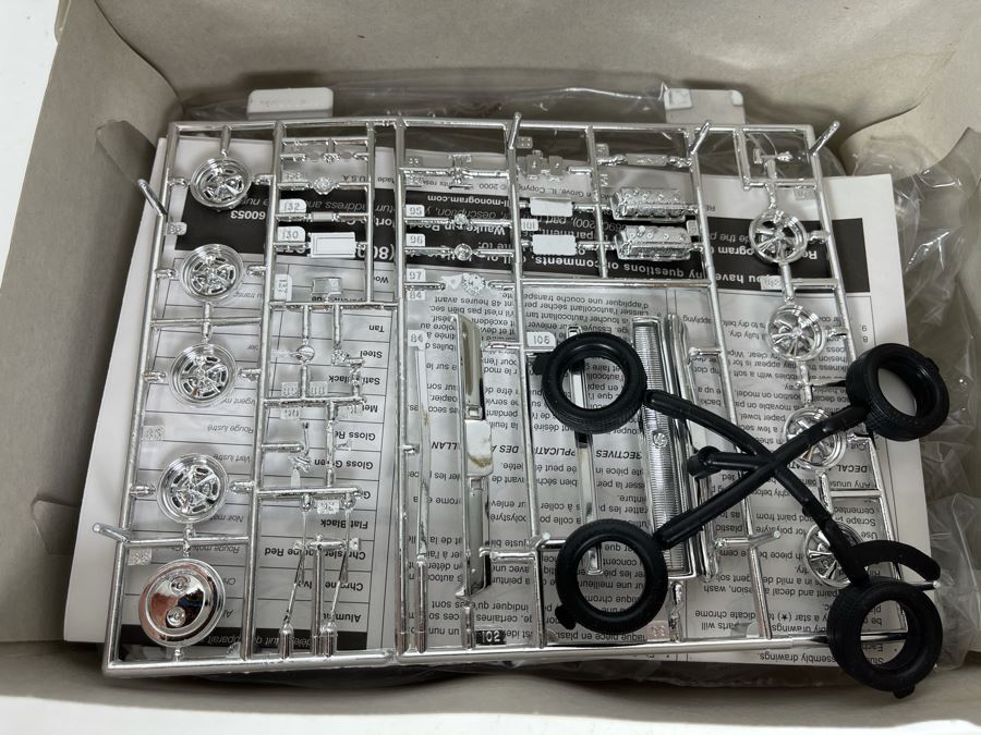 Revell 1967 Dodge Charger 426 Hemi 2 'N 1 Car Model Kit 2000 [Photo 8]