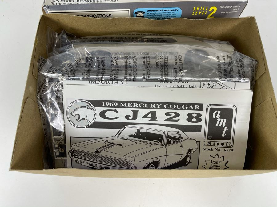 AMT Ertl 1969 Cougar CJ428 Car Model Kit 1992 [Photo 7]