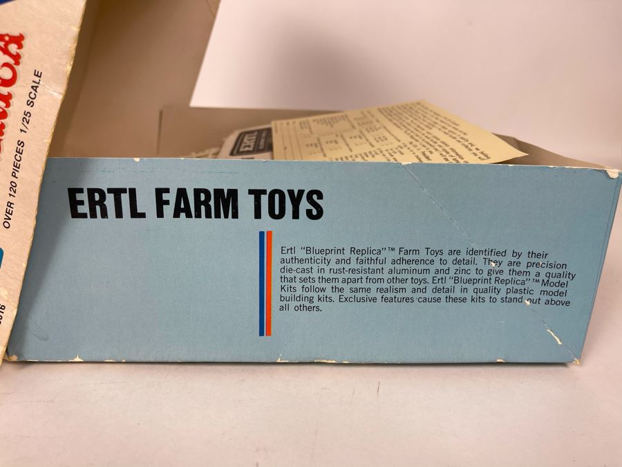 Ertl Massey Ferguson Spirit Of America Tractor Model Kit 1975 [Photo 12]