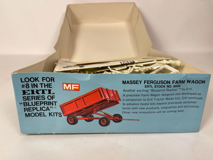 Ertl Massey Ferguson Spirit Of America Tractor Model Kit 1975 [Photo 8]