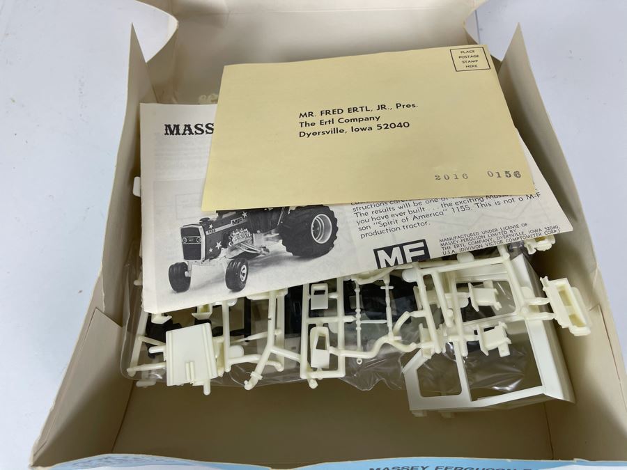 Ertl Massey Ferguson Spirit Of America Tractor Model Kit 1975 [Photo 9]