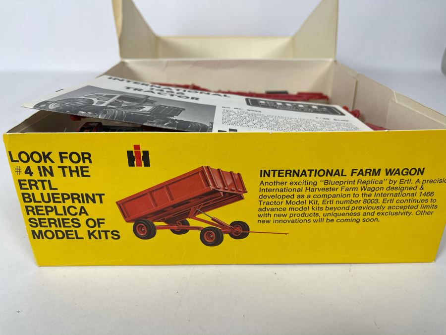 Ertl International 1466 Tractor Model Kit [Photo 6]