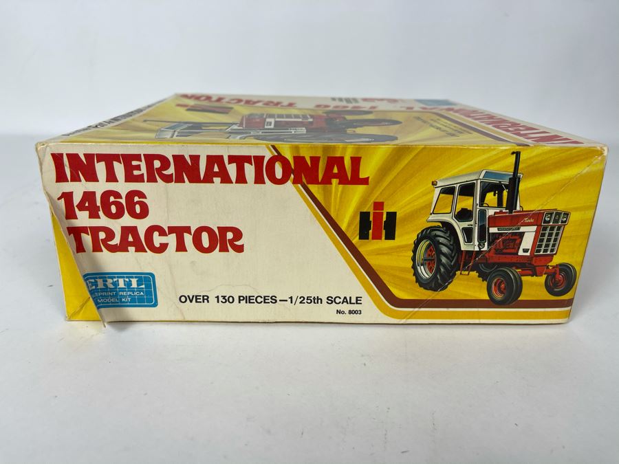 Ertl International 1466 Tractor Model Kit [Photo 5]