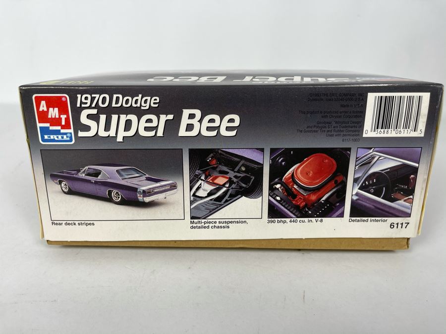 AMT Ertl 1970 Dodge Super Bee Car Model Kit 1993 [Photo 4]
