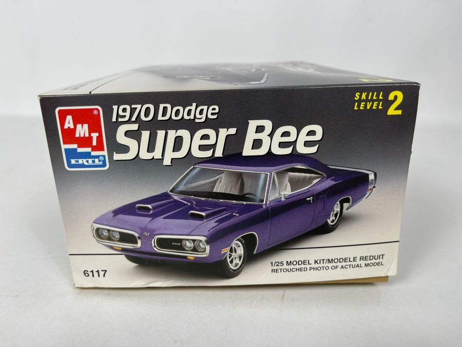 AMT Ertl 1970 Dodge Super Bee Car Model Kit 1993 [Photo 3]