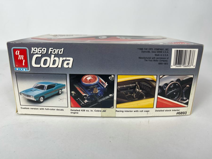 AMT Ertl 1969 Ford Cobra Car Model Kit 1990 [Photo 4]