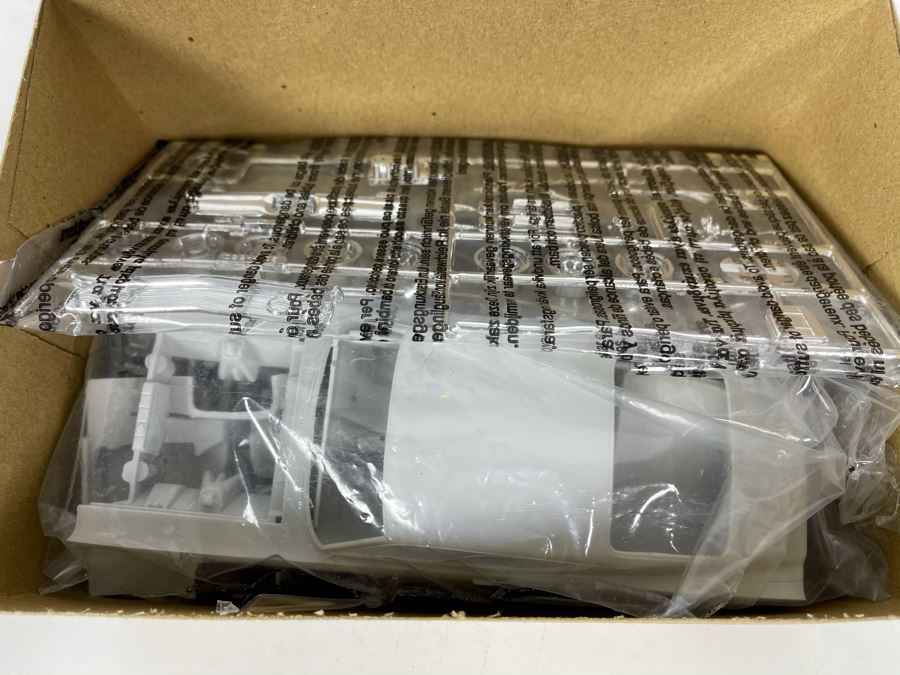 AMT Ertl 1969 Ford Cobra Car Model Kit 1990 [Photo 9]