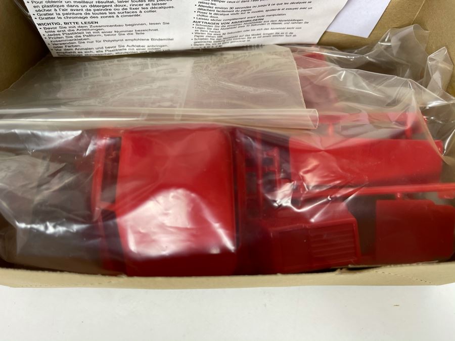 Lindberg Little Red Wagon Car Model Kit 1993 [Photo 8]