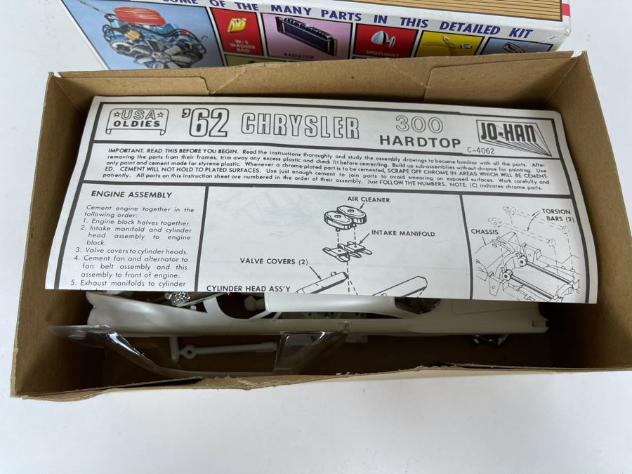 Jo-Han 1962 Chrysler 300 Hardtop Car Model Kit [Photo 6]