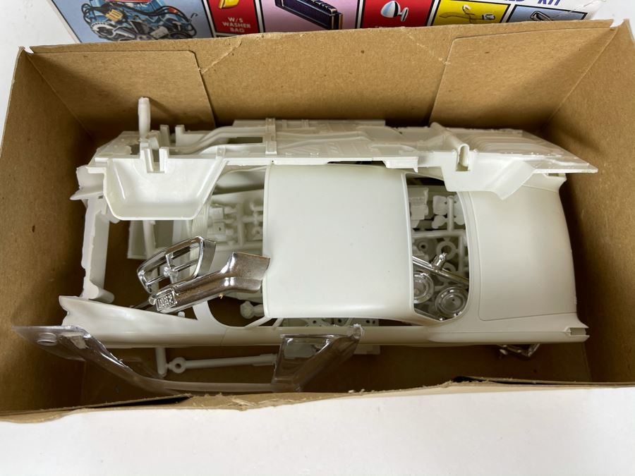 Jo-Han 1962 Chrysler 300 Hardtop Car Model Kit [Photo 7]