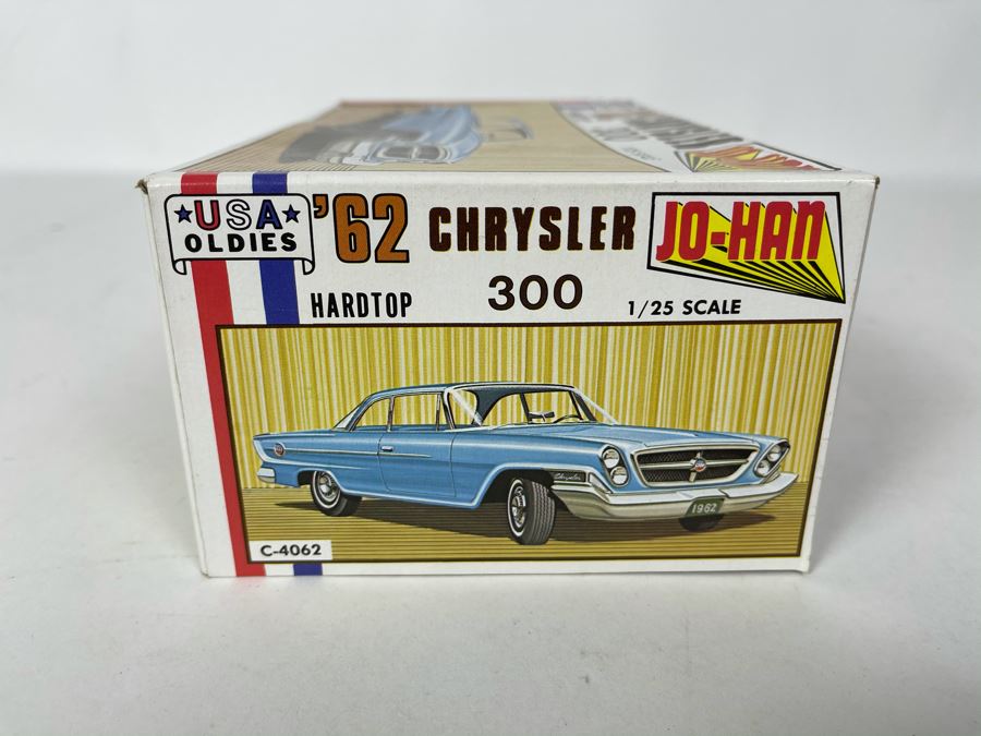 Jo-Han 1962 Chrysler 300 Hardtop Car Model Kit [Photo 3]