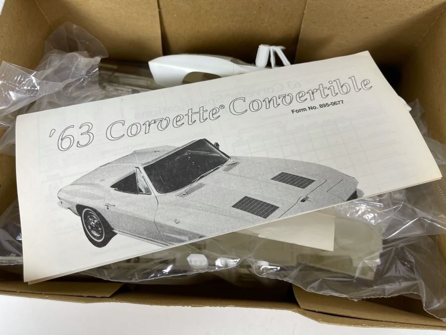 AMT Ertl Prestige 1963 Chevrolet Corvette Convertible Car Model Kit 1990 [Photo 9]