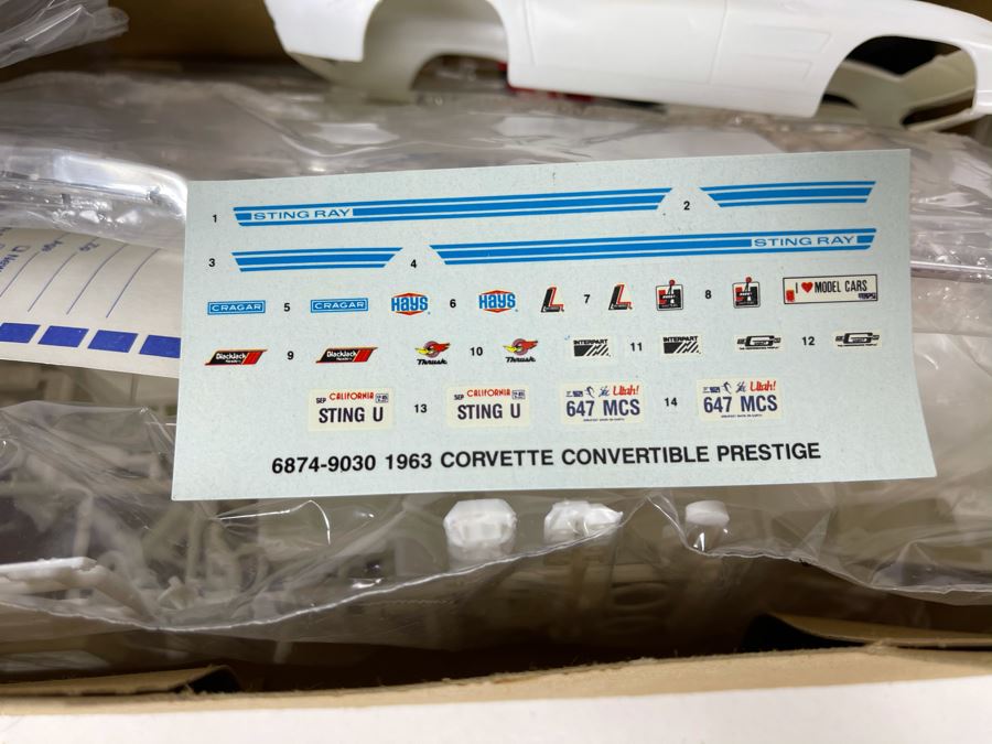AMT Ertl Prestige 1963 Chevrolet Corvette Convertible Car Model Kit 1990 [Photo 11]
