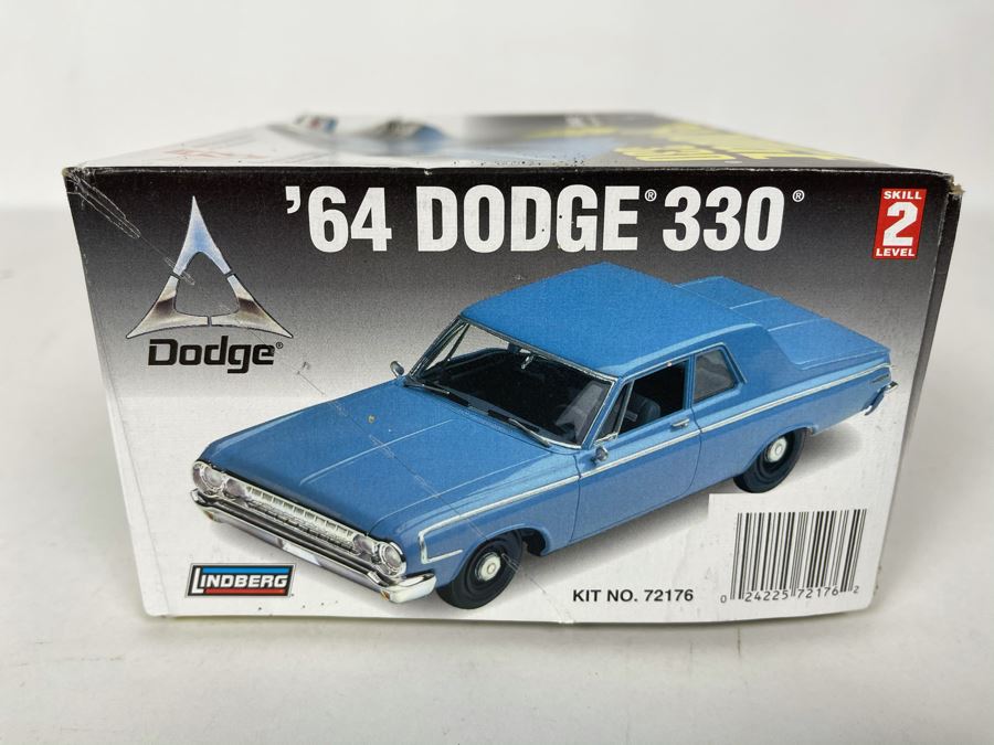 Lindberg 1964 Dodge 300 Car Model Kit 1997 [Photo 3]