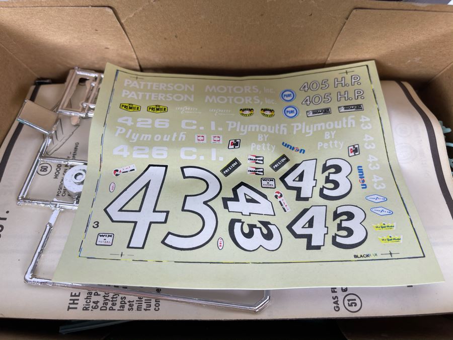 Jo-Han 1964 Richard Petty's Plymouth Belvedere Car Model Kit [Photo 7]