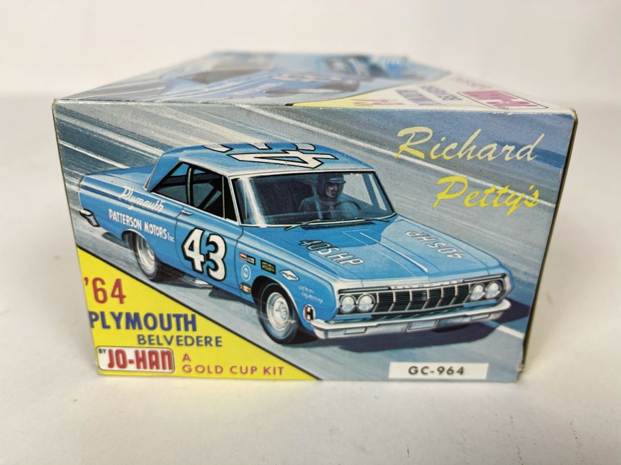 Jo-Han 1964 Richard Petty's Plymouth Belvedere Car Model Kit [Photo 5]