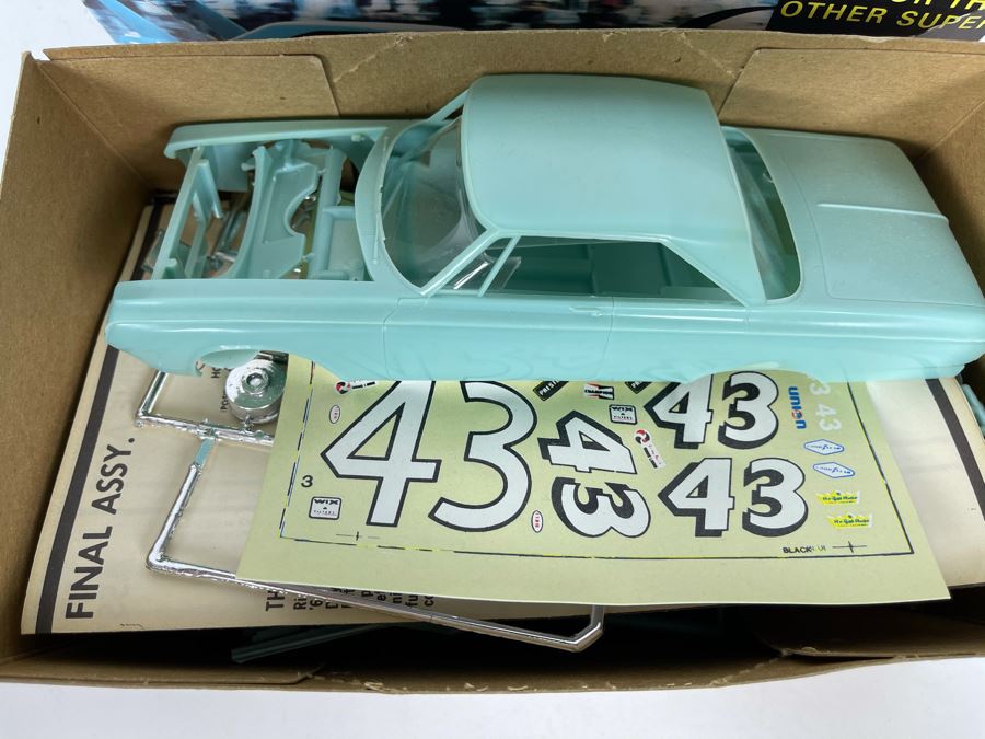 Jo-Han 1964 Richard Petty's Plymouth Belvedere Car Model Kit [Photo 6]