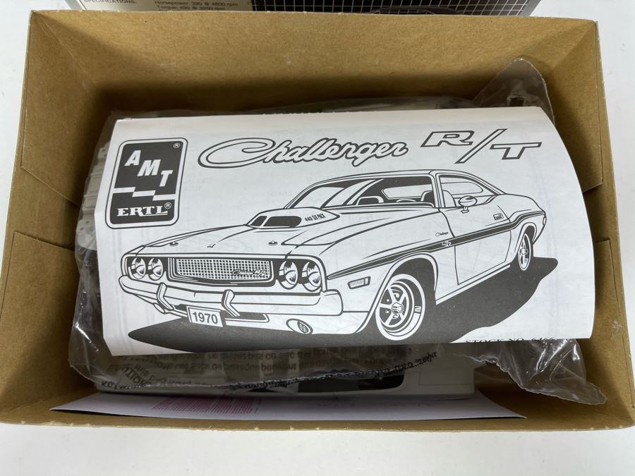 AMT ERTL 1970 Dodge Challenger R/T Model Kit 1994 [Photo 7]