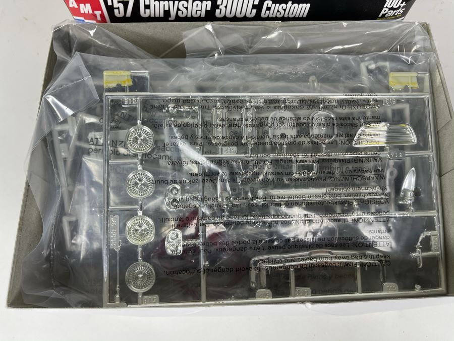 AMT Ertl 1957 Chrysler 300C Custom Car Model Kit 2002 [Photo 7]