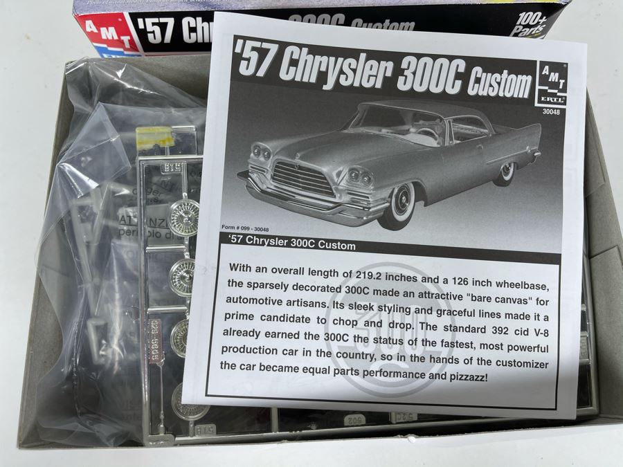 AMT Ertl 1957 Chrysler 300C Custom Car Model Kit 2002 [Photo 6]
