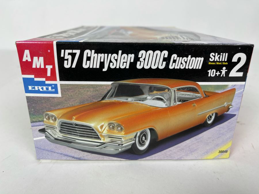 AMT Ertl 1957 Chrysler 300C Custom Car Model Kit 2002 [Photo 5]