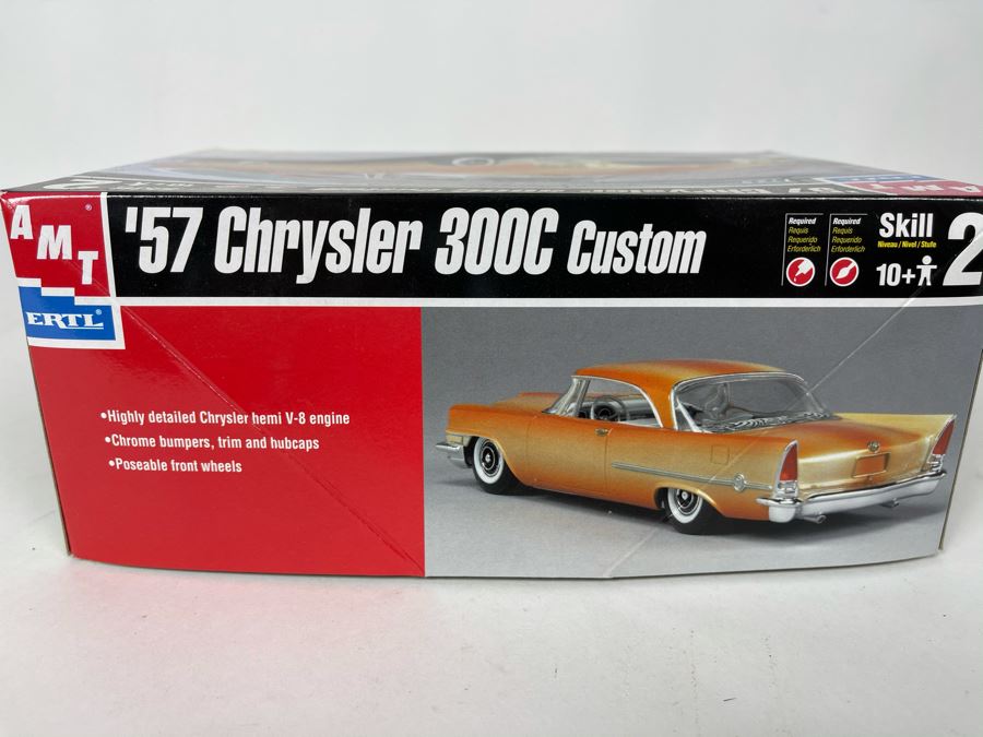 AMT Ertl 1957 Chrysler 300C Custom Car Model Kit 2002 [Photo 4]