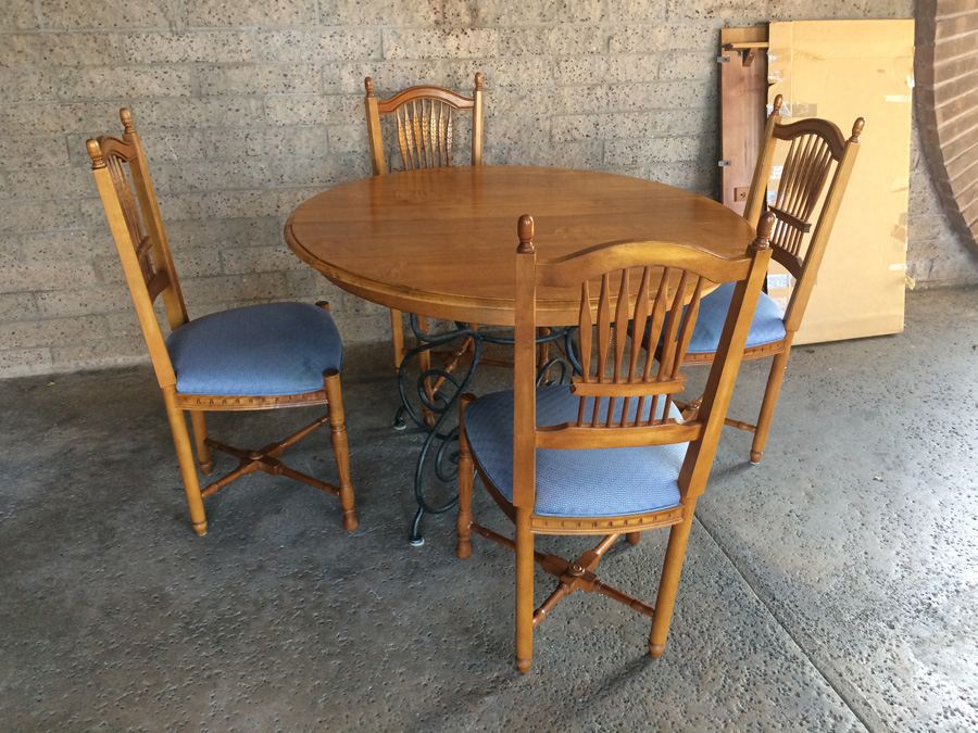 Ethan Allen Table with 4 Chairs and 2 Leaves [Photo 1]