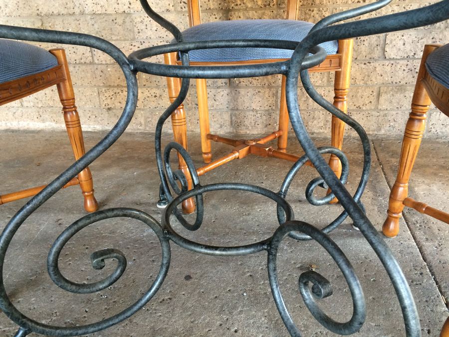 Ethan Allen Table with 4 Chairs and 2 Leaves [Photo 6]