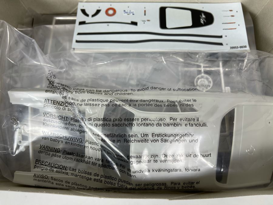 AMT Ertl 1971 Dodge Charger Car Model Kit 2000 [Photo 8]