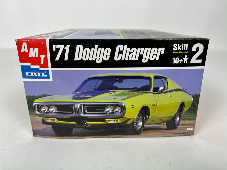 AMT Ertl 1971 Dodge Charger Car Model Kit 2000 [Photo 6]