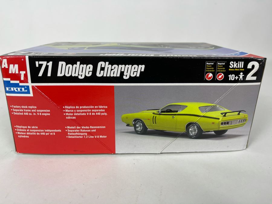 AMT Ertl 1971 Dodge Charger Car Model Kit 2000 [Photo 5]