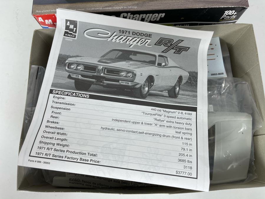 AMT Ertl 1971 Dodge Charger Car Model Kit 2000 [Photo 7]