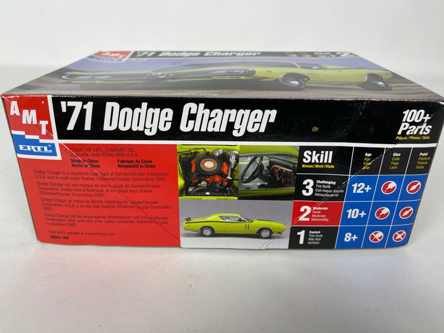 AMT Ertl 1971 Dodge Charger Car Model Kit 2000 [Photo 2]