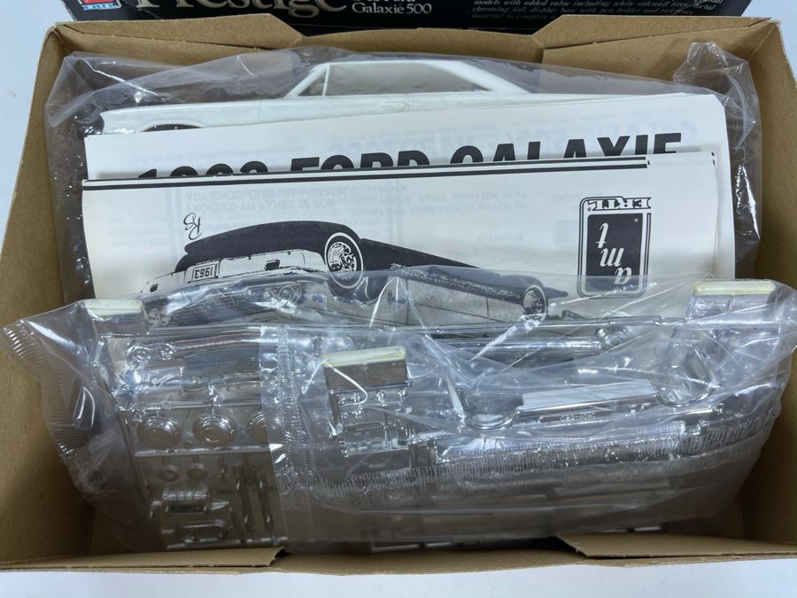 AMT Ertl Prestige 1963 Ford Galaxie 500 Car Model Kit 1987 [Photo 7]