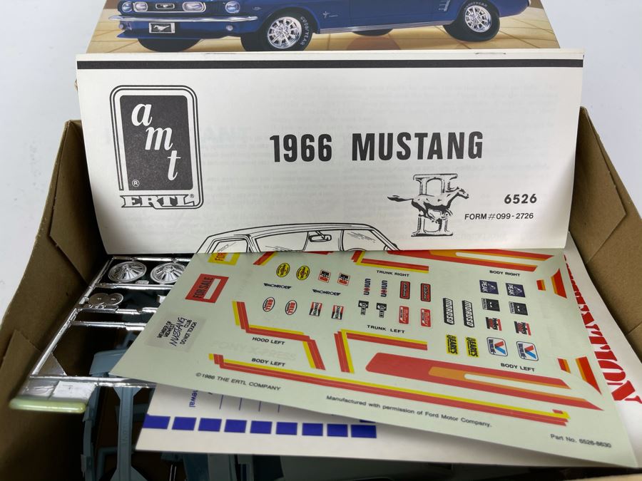 AMT Ertl 1966 Mustang Car Model Kit 1986 [Photo 8]