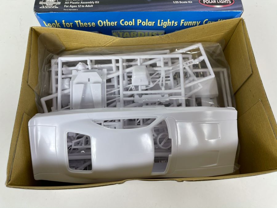 Polar Lights Roland Leong's Hawaiian Funny Car Model Kit 1999 [Photo 6]