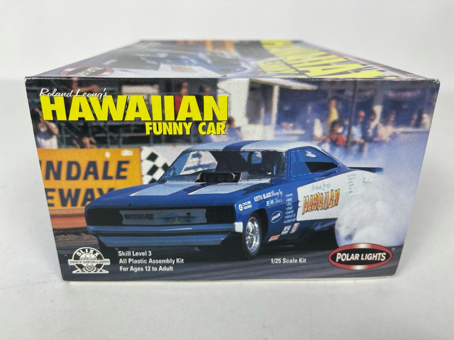 Polar Lights Roland Leong's Hawaiian Funny Car Model Kit 1999 [Photo 3]