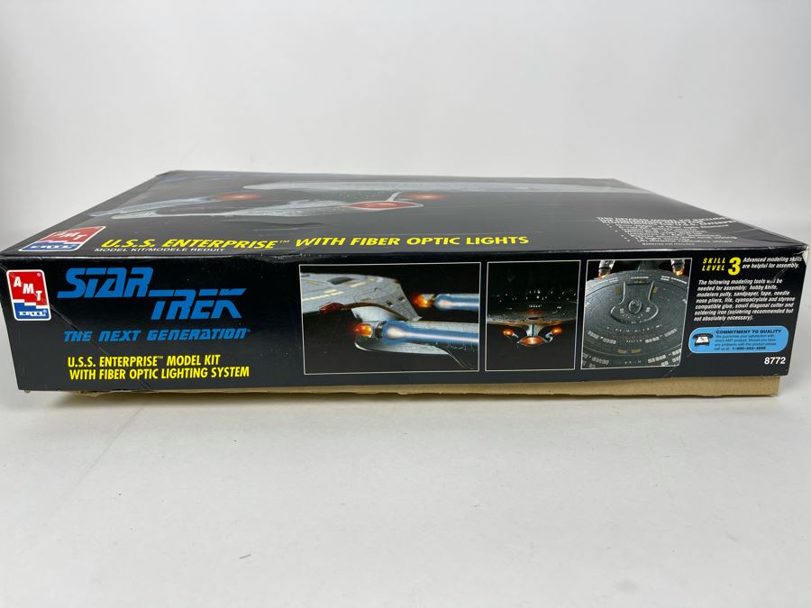AMT Ertl Star Trek The Next Generation U.S.S. Enterprise With Fiber Optic Lights Model Kit 1994 [Photo 2]